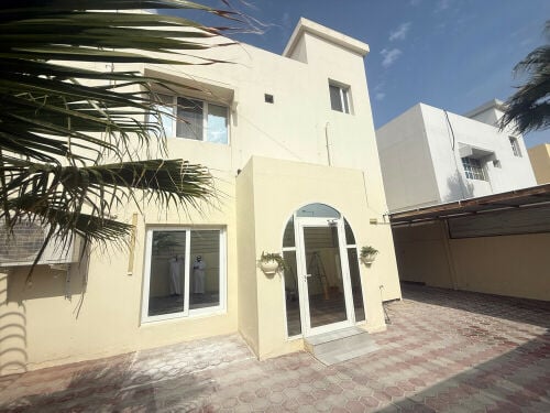 للإيجار فيلا في الهلال  