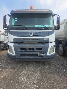 2017 Model Volvo Head