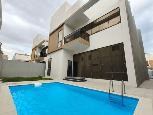 للبيع فيلا راقيه فى سميسمه