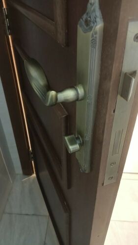 نجار أبواب واقفال