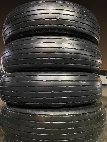 900/17" Maxxis brand