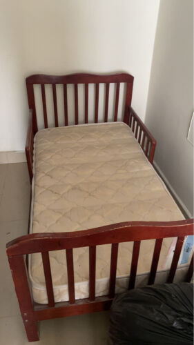 bed w matress 