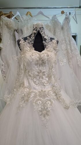 Wedding gown for rent