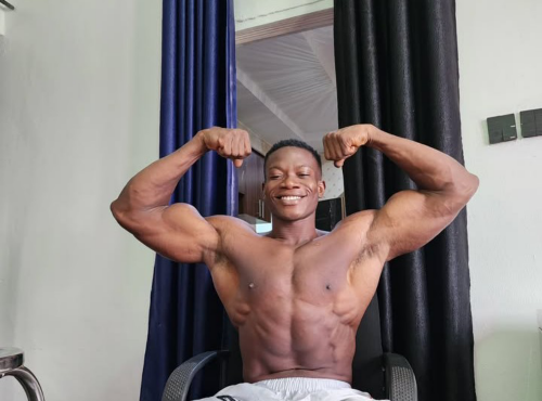 مدرب اللياقة البدنية