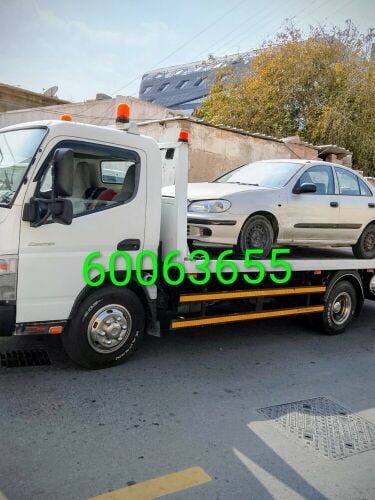 سطحه سيارة ودراجه سطحه قريب من