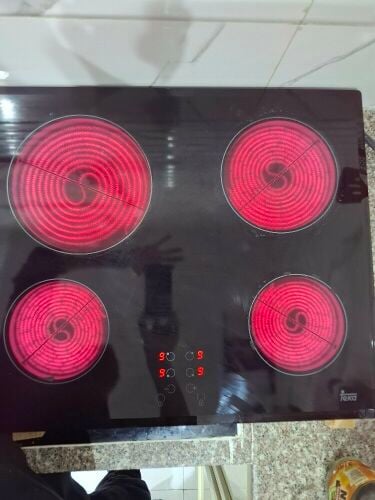 4-burner touch-operated electric