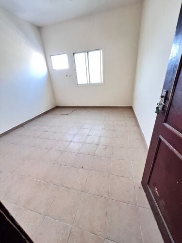 Building for rent, 24 rooms