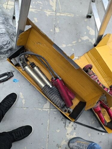 ممتص صدمات سيارة احترافي للطرق ال