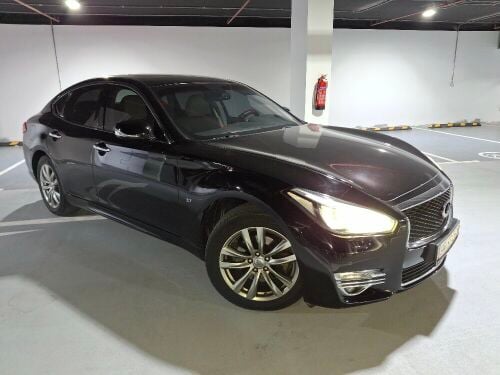 Infiniti Q70 like new