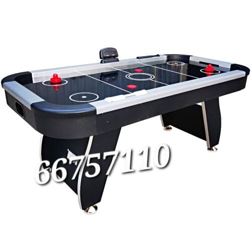 طاولة هوكي الهواء.