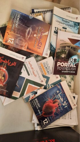 كتب صف 12 مدرسيه كلهم وملازم 