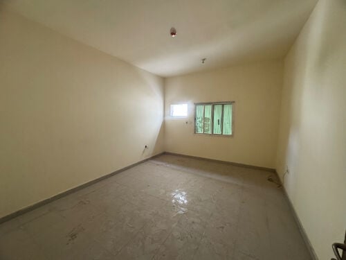 للإيجار سكن ومخازن في الصناعية 