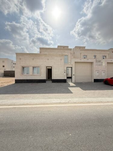 للبيع فيلا جديدة بمنطثة ام قرن