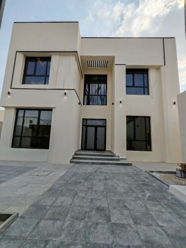 للبيع فيلا جديدة مودرن بمنطقة الخ