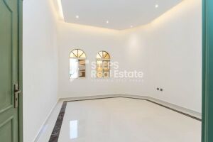 فيلا ضمن مجمع سكني للإيجار