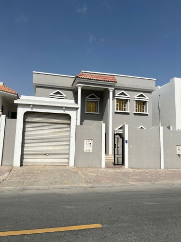 فيلا للإيجار تجاري في أم لخبا 