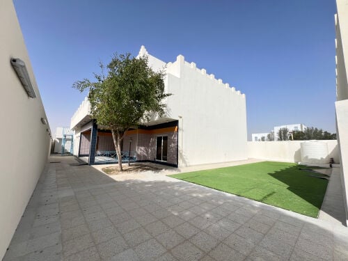 للبيع استراحة وقطعه ارض ام عبيرية