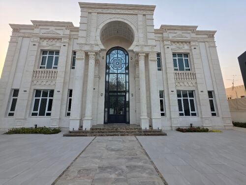 فيلا 1225 متر جديدة شبه قصر