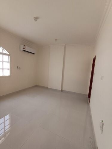 للإيجار عمارة سكنية بالوكرة جهة و