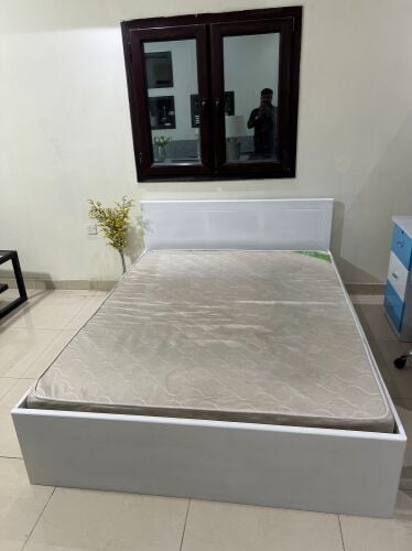 Queen size bed for sale