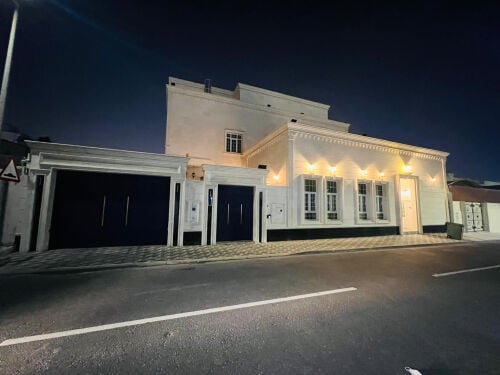 للبيع فيلًا فخمة بالهلال 