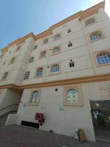 للإيجار عمارة سكنية الوكرة مع الم