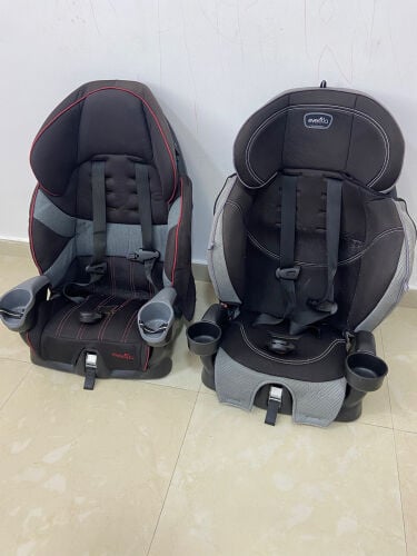 كراسي السيارة للأطفال للبيع 