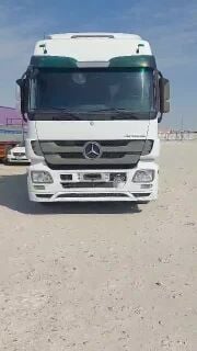 رأس تريلا مع مقطوره