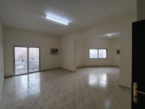 شقة 3 غرف وصاله واسعة في بن محمود