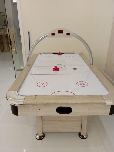 Air hockey table