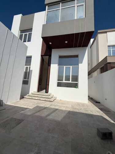 للبيع فيلا مودرن ام قرن