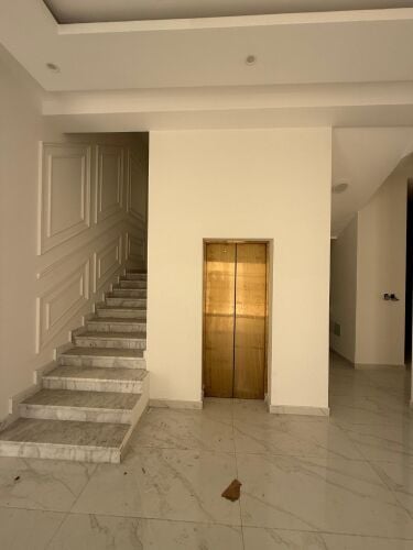 فيلا للبيع في المطار