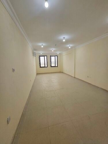 شقق للإيجار في بناية جديدة ام ص ع