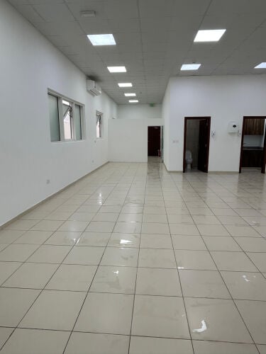 للإيجار مكتب دور ارضي في الريان 