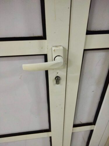 تركيب أقفال الأبواب صيانتها خدمات