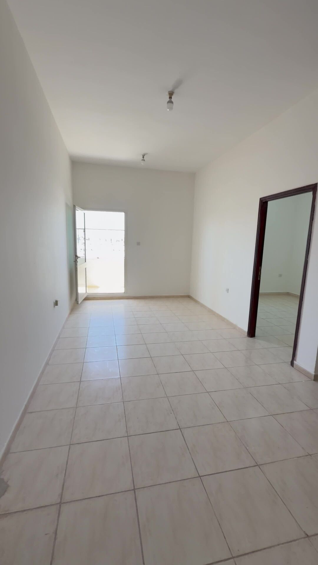 غرفه وصاله بالهلال مع بلكونه