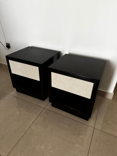 طاولتين غرفه نوم نظاف 