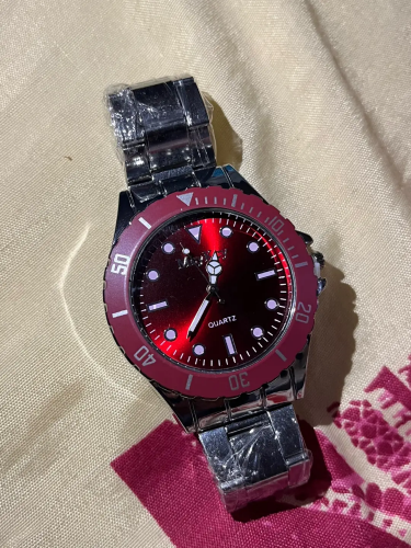 ساعة رجالية حمراء