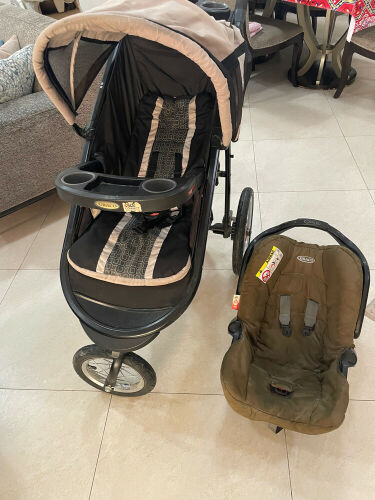 عربة عدد 2 اطفال نوع جراكو 