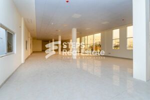 مستودع ضخم بمكاتب للايجار