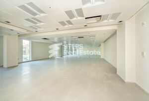 مكتب بموقع  مميز للعيادات