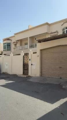 للبيع فلتين متلاصقة بالمطار664م