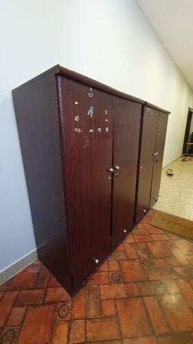2 cupboard for sale 300qr each