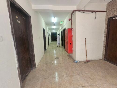 سكن عما ل 200غرفة نظيف جدا للشركات