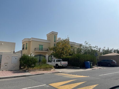 commercial villa for rent in Dafn