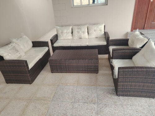 7 persons seater + storage table 