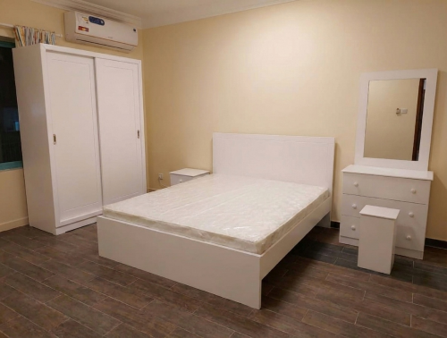 Queen size bedroom furniture set.