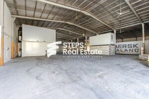 مستودع للإيجار بمساحة واسعة