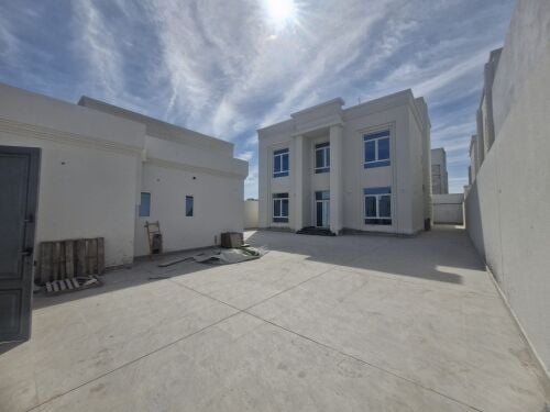 للبيع فيلا الخور