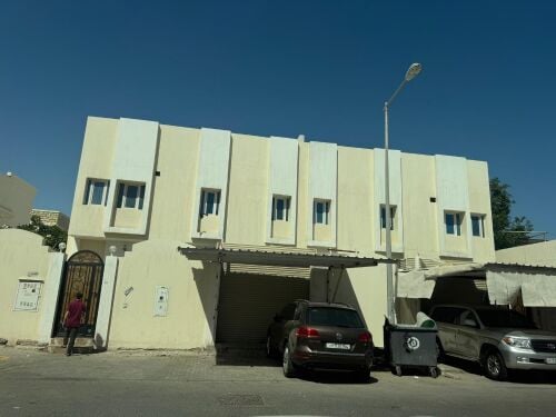 للبيع فلتين متلاصقات الوكره